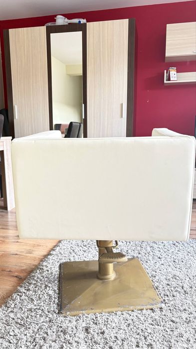 Scaun coafor cu pedala de picior