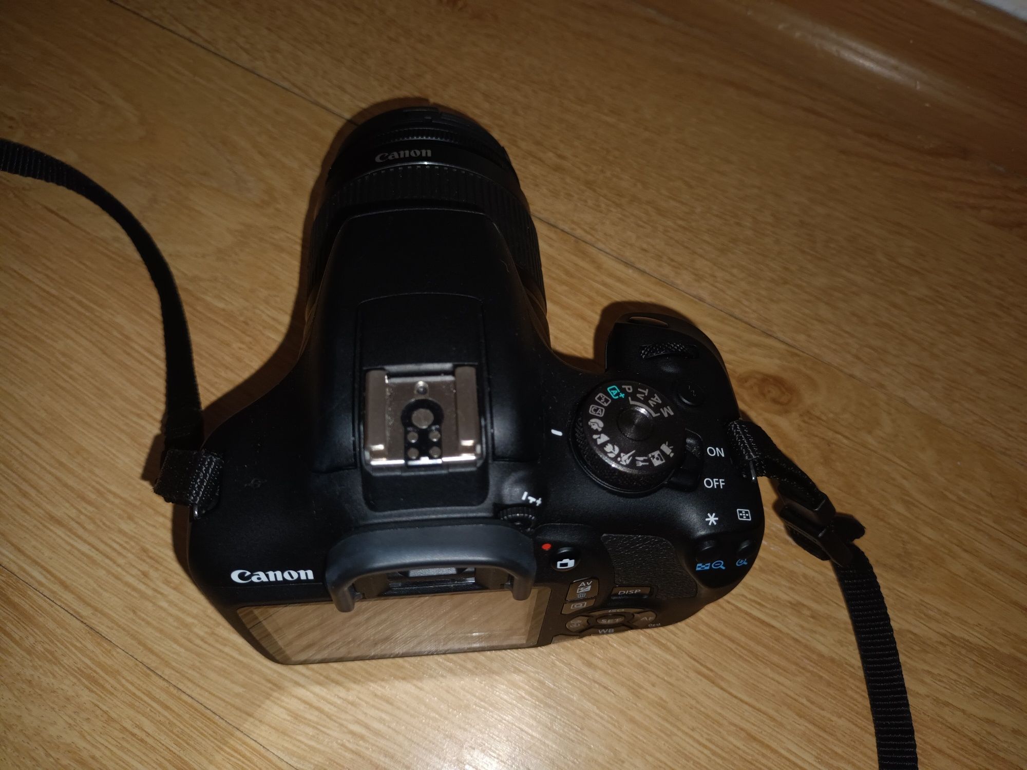Camera foto cannon EOS 2000D din UK
