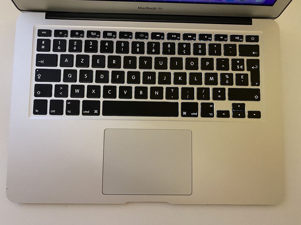MacBook Air 2017 (13,3", A1466), 128 GB SSD + folie tastatura cadou