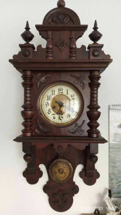 Старинен стенен часовник
