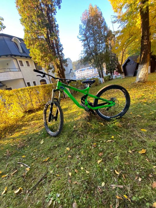 Vând bicicleta full suspension