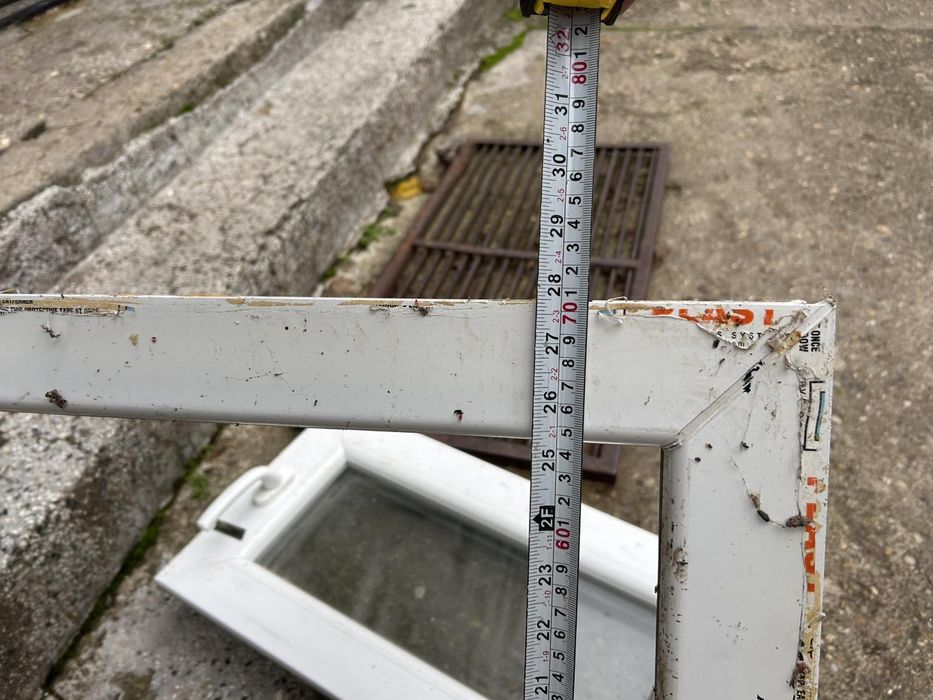 Продавам ПВЦ дограма със двоен стъклопакет и бонус комарници