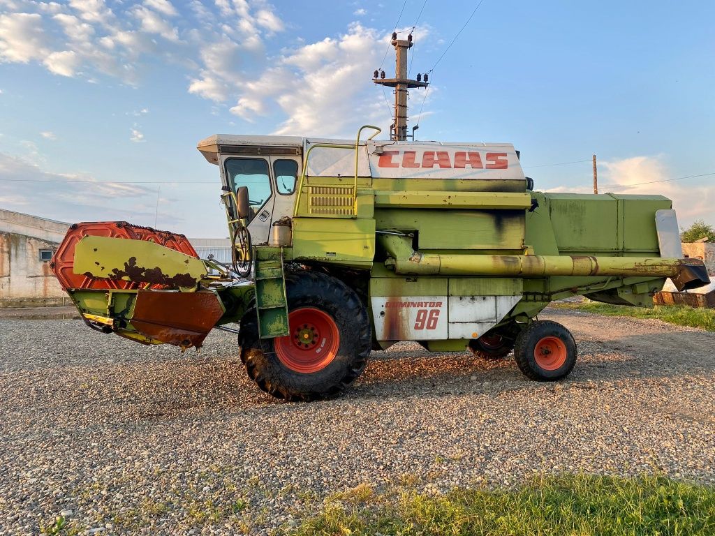 Vând Claas Dominator 96 [NU John Deere New HollAnd]