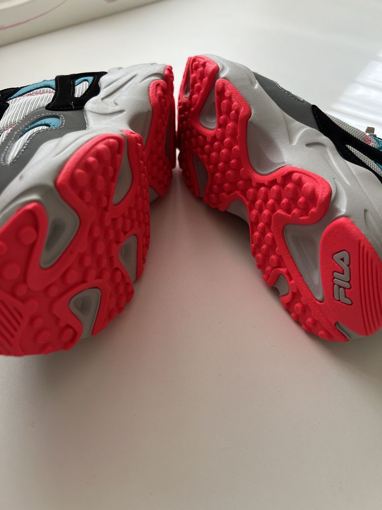 Нови, спортни обувки Fila, 35 номер