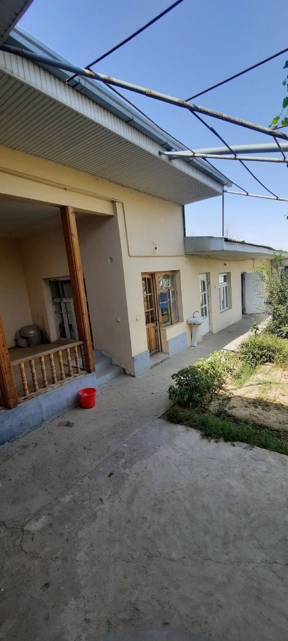 300$ xozyaykasiz hovli oilaga