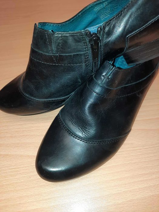 Caprice, елегантни боти от естествена кожа