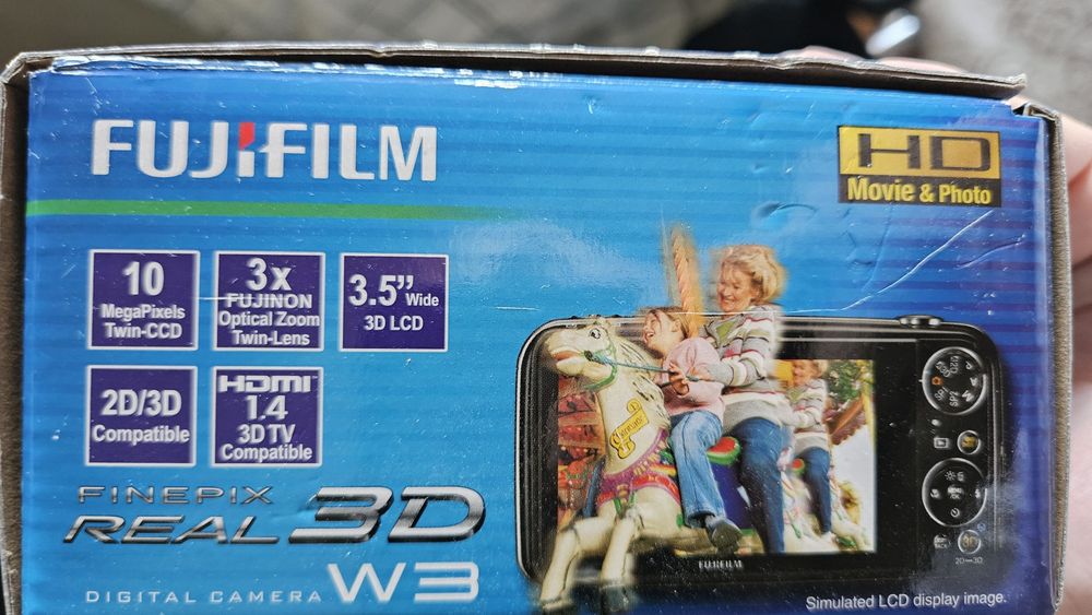 Aparat foto 3d Fujifilm W3 la cutie 2 baterii charger