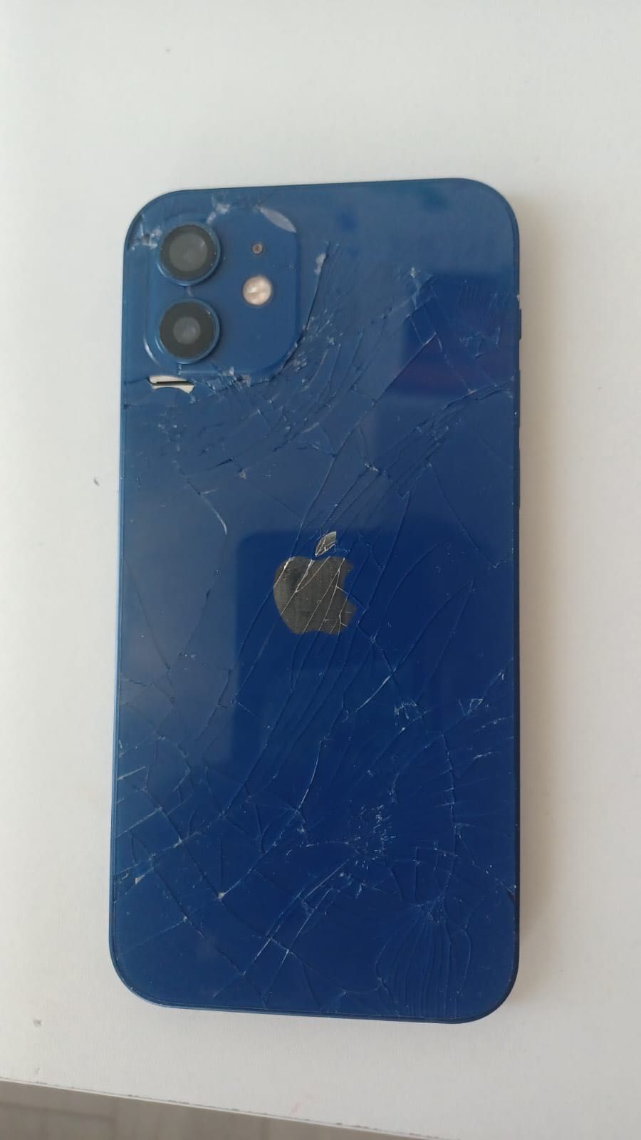 Vând iPhone 12 de 128: