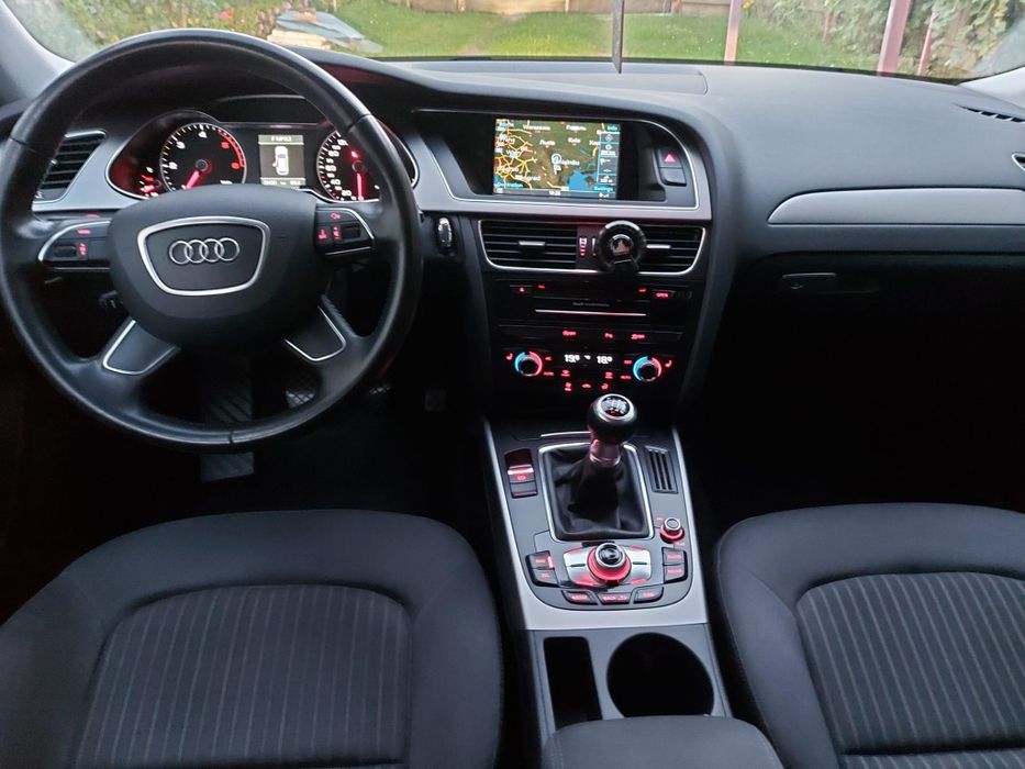 Vând Audi A4 b8.5 Sau la schimb cu ceva mai mic. De preferat golf .7Ra