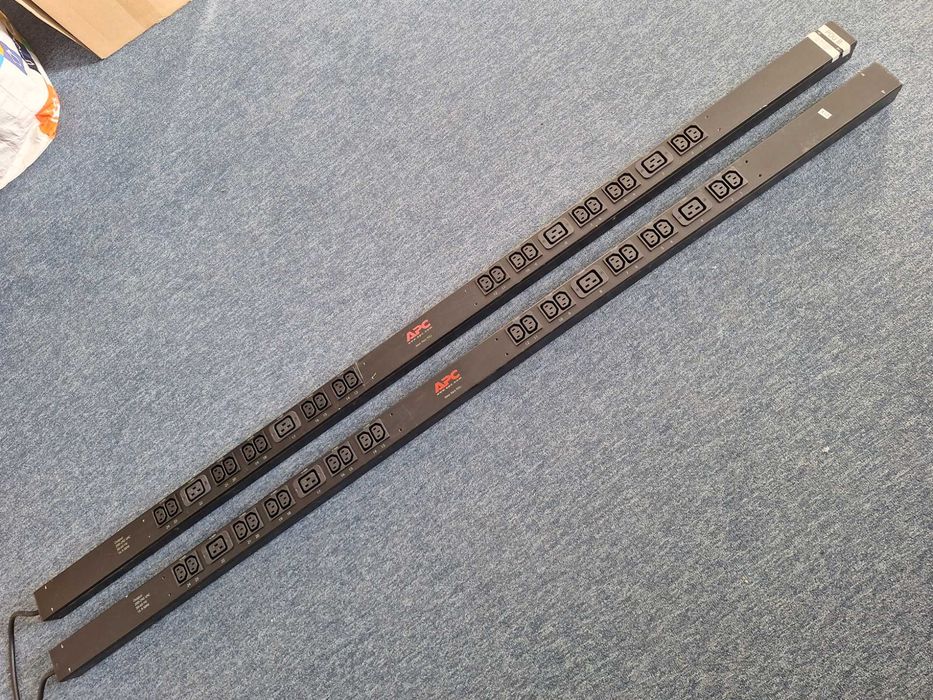 APC Rack PDU, Zero U,16 A, 230 V, (20) C13 şi (4) C19; IEC309, AP7551