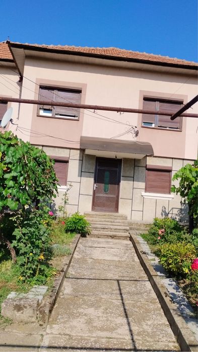 Vand casa plus teren si anexe