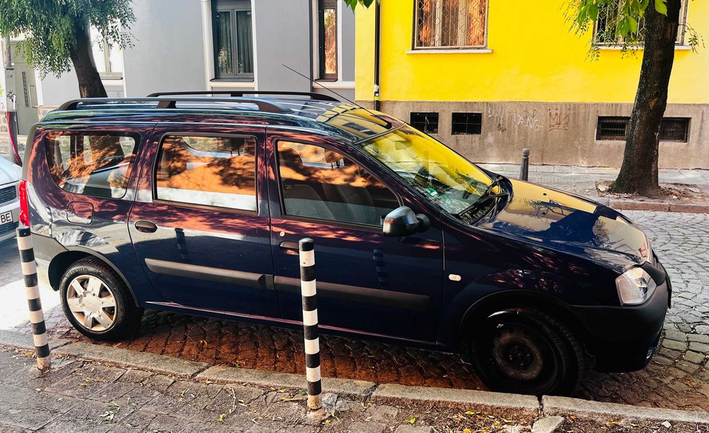 Dacia Logan dark blue 60.000 km