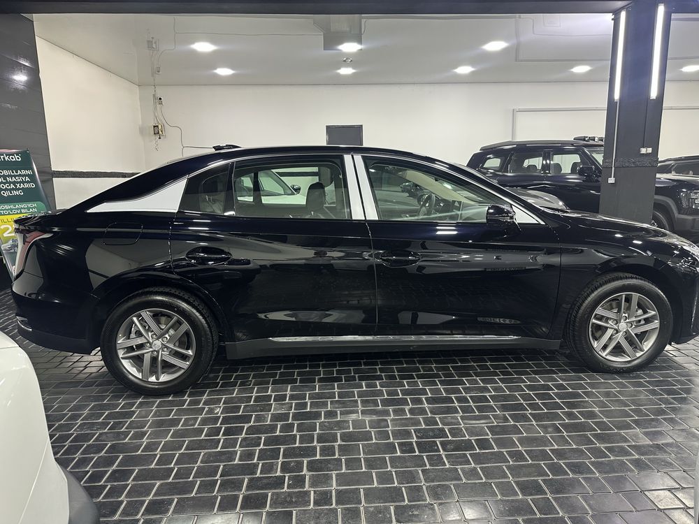 hongqi eqm5 restyling