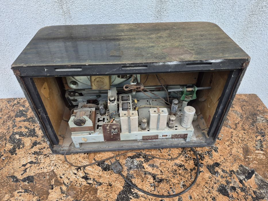 Radio cu lampi marca Graetz, model Comedia 4R-3366,fabricat 1954