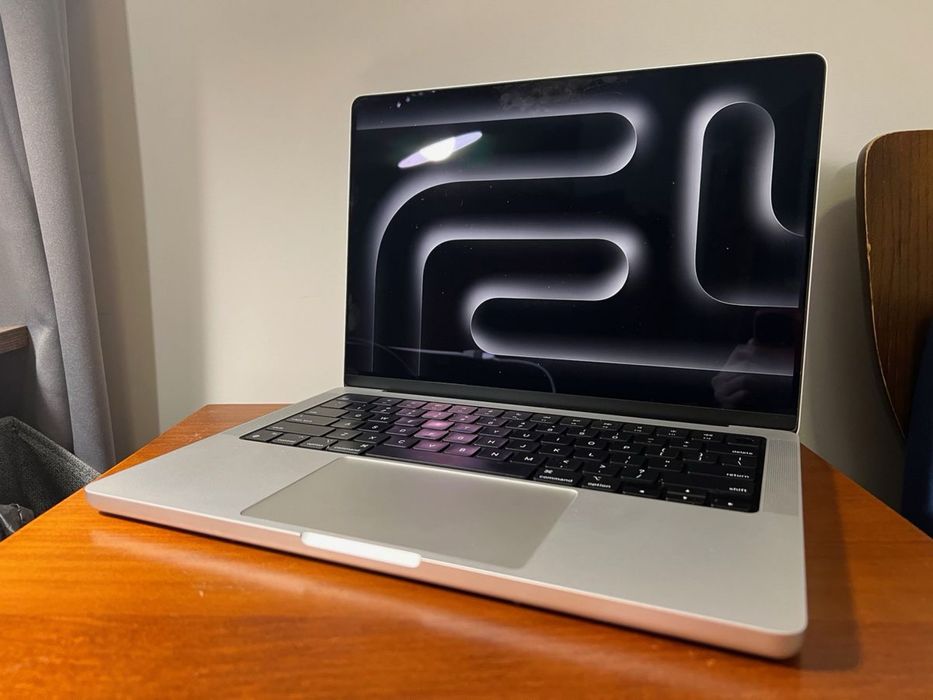 Macbook pro m2 pro 15/512 16-yadroli  120 fps xolati 10/10 10 soat ++