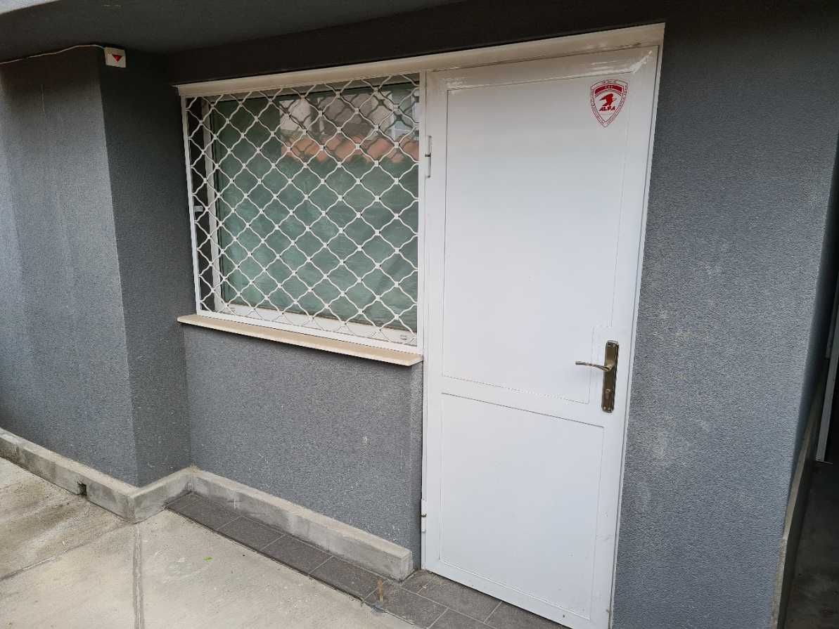 Дава под наем ПОМЕЩЕНИЕ / ГАРАЖ ЗА ДВЕ КОЛИ - 40 кв.м