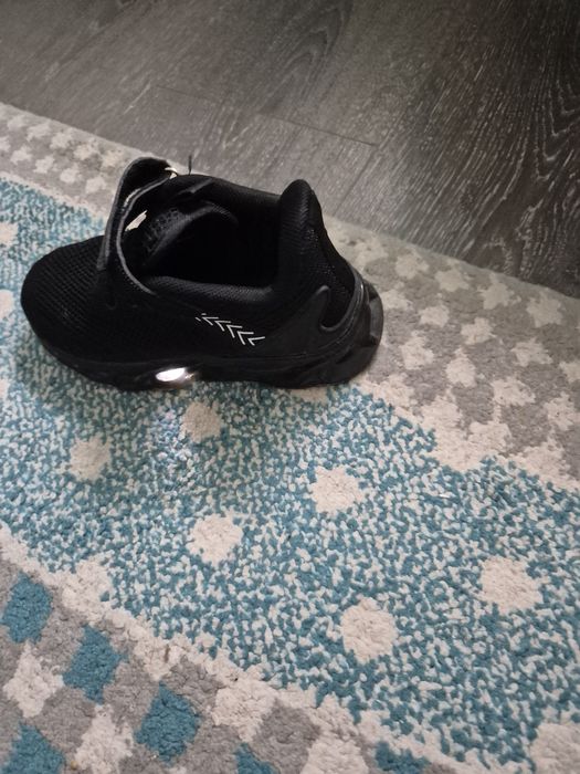 Adidasi baieti 27 lumini