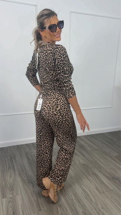 Costum animal print elastic format din 2 piese bluza si pantaloni