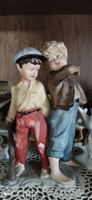 Vând colecție diverse figurine din ceramică vechi.