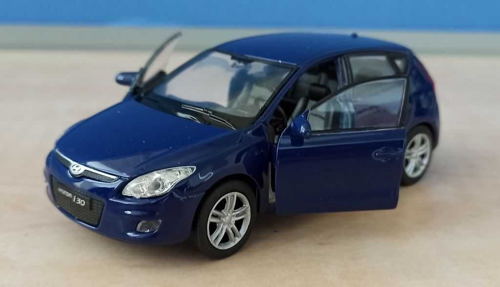 Macheta Hyundai i30 MK1 Facelift albastru - Welly 1/36