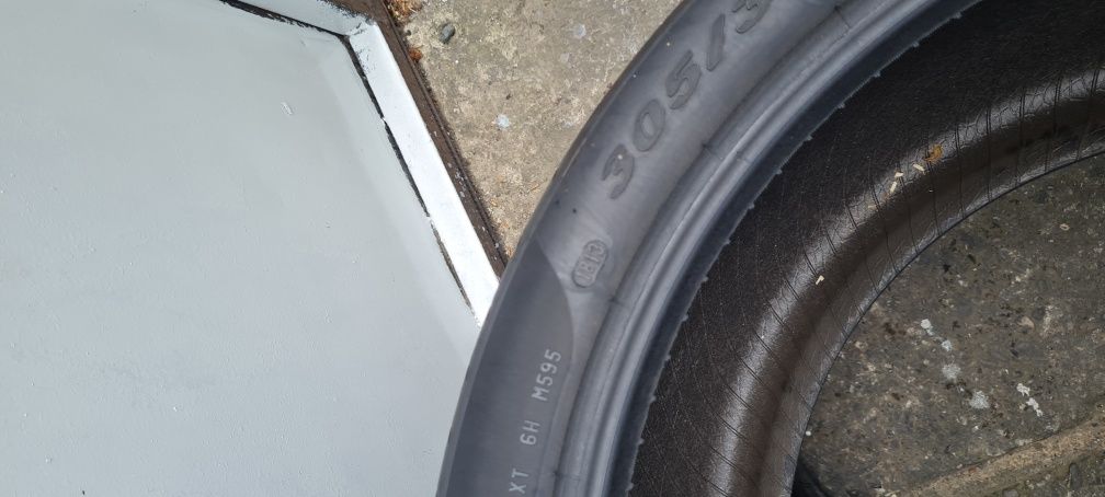 2 Anvelope Pirelli 305 30 R20 de vara