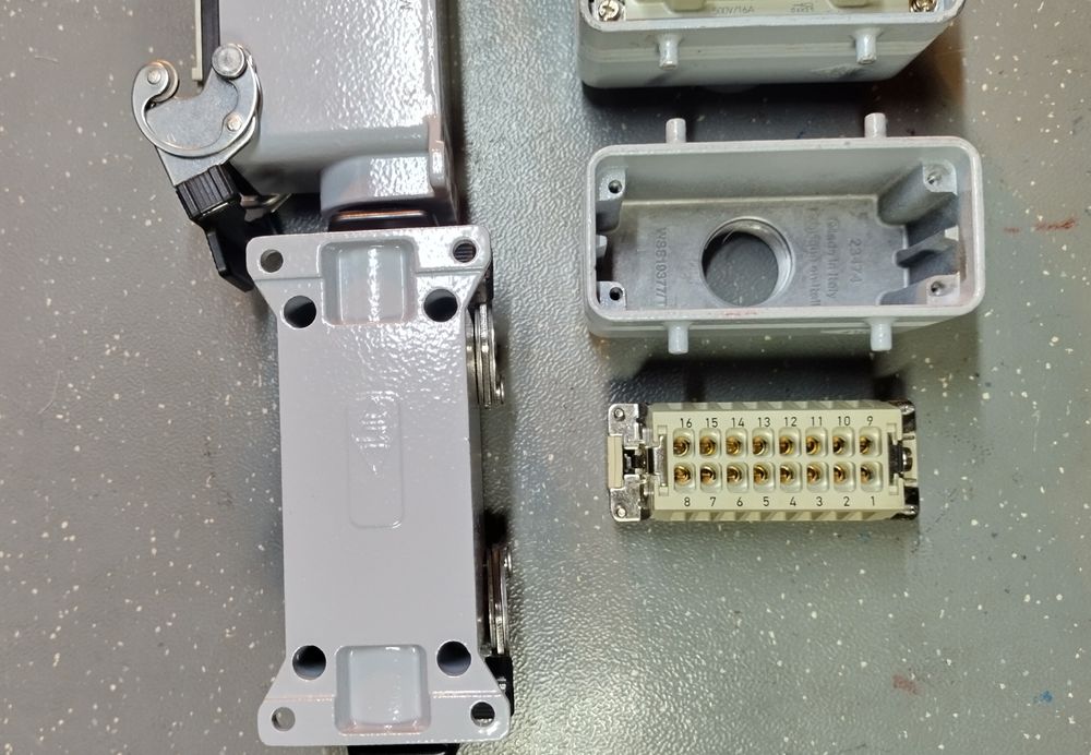 Conector industrial 16 pini