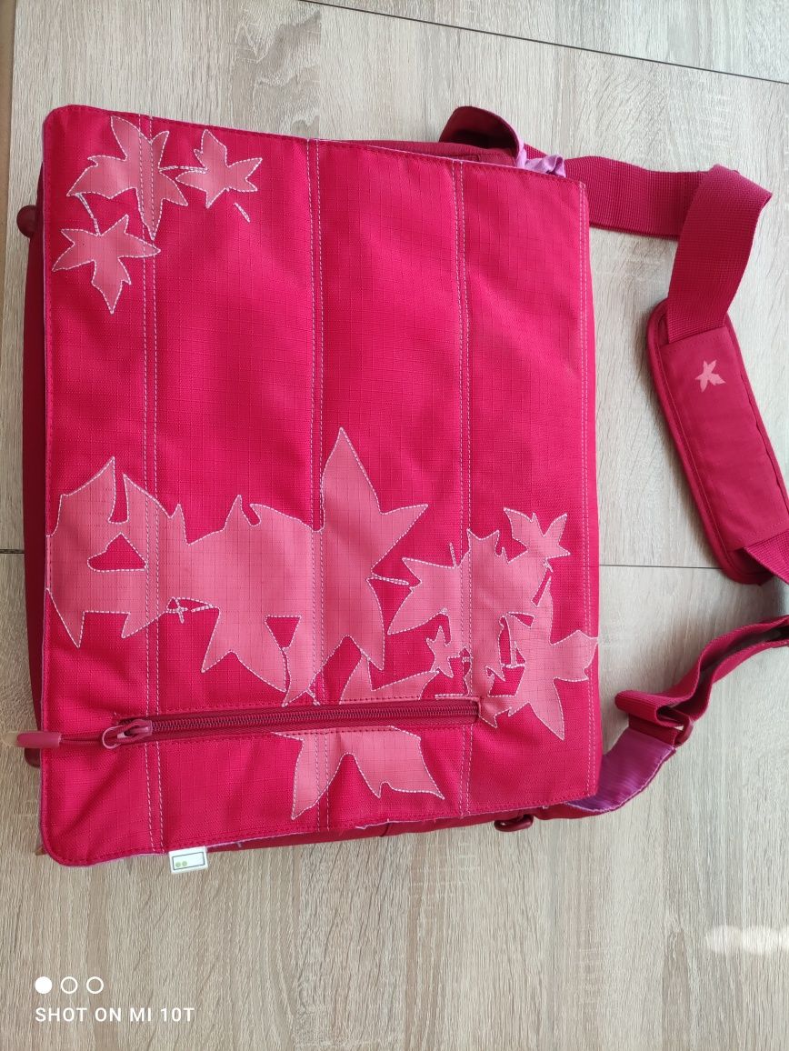 Елегантна и удобна чанта за лаптоп марка  Aha: