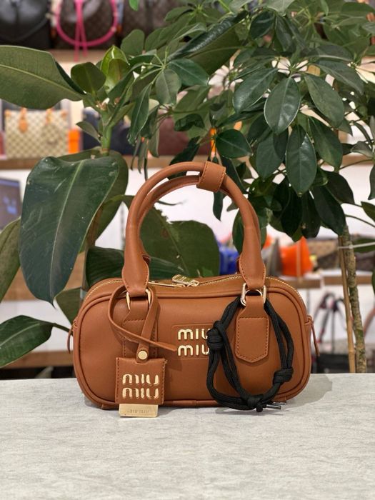Geanta Miu Miu noua !!! Dimensiuni 23/13 !!!