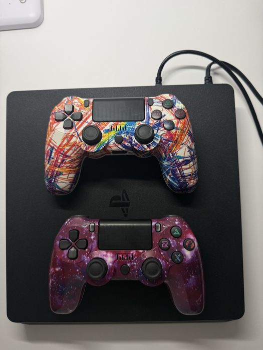 Vând PlayStation 4