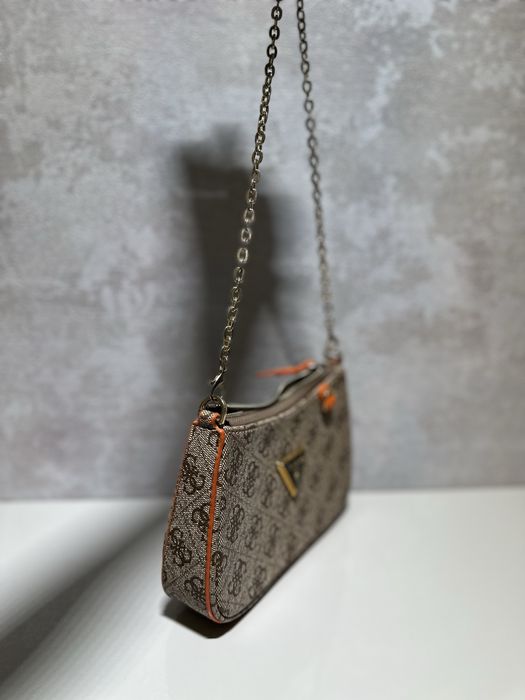 чисто нова чанта Guess