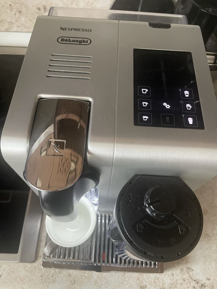 Lattissima Pro | De'Longhi Coffee