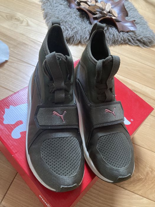 Vând adidași Calvin Klein