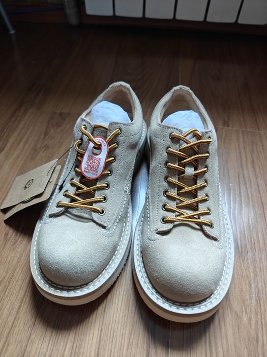 Продам новые ботинки