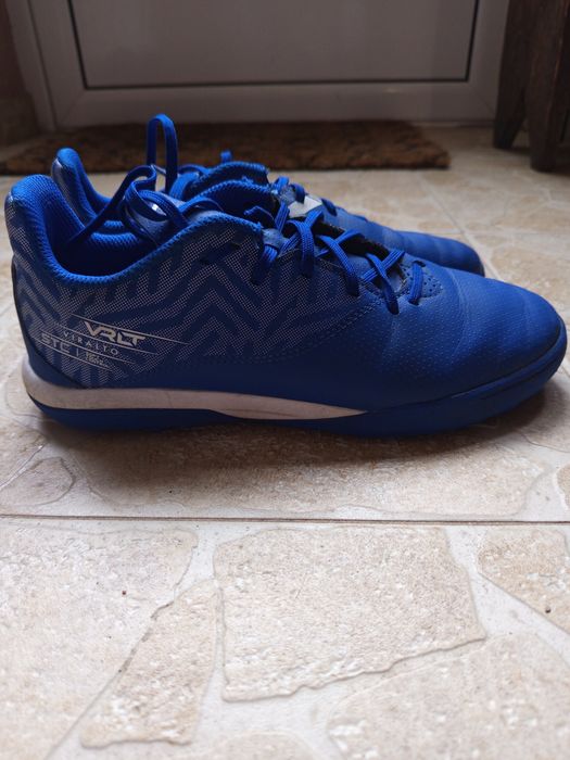 Детски футболни обувки