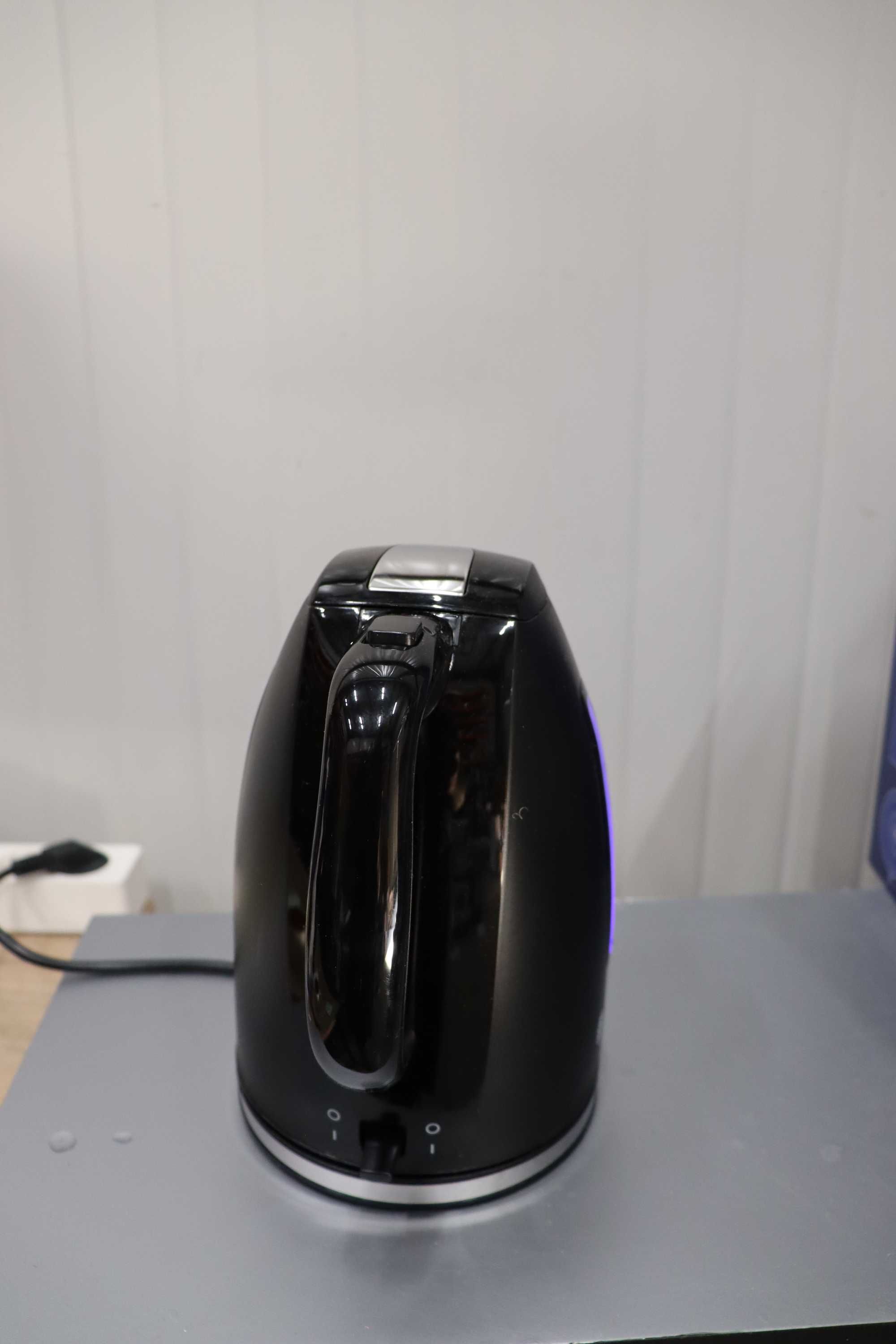 Кана Russell Hobbs, 240 W, 1.7 l, черен