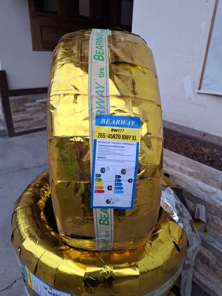 265/45R20 Всесезонний балон