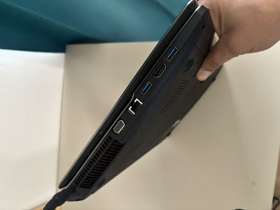 Laptop Clevo Gaming• 17,3” Full HD• i5-6300H• 12gb ram•SSD •Nvidia Gtx