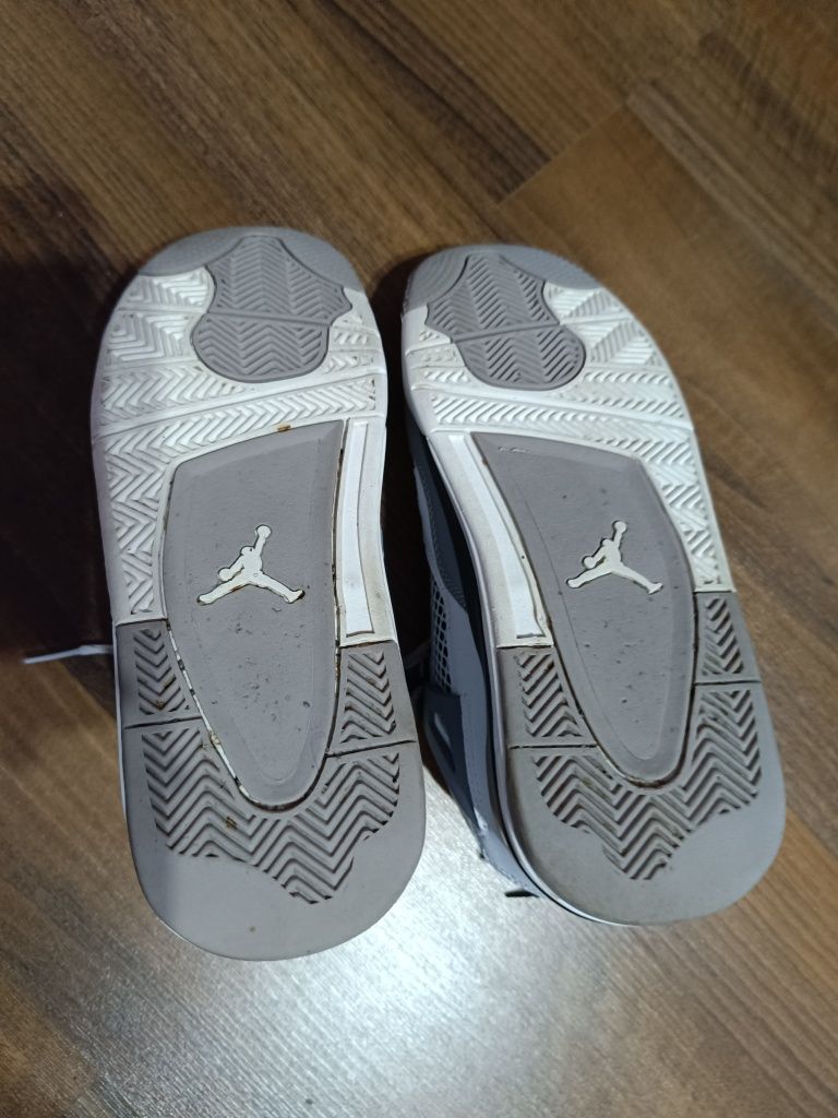 Jordani 4 Military Black