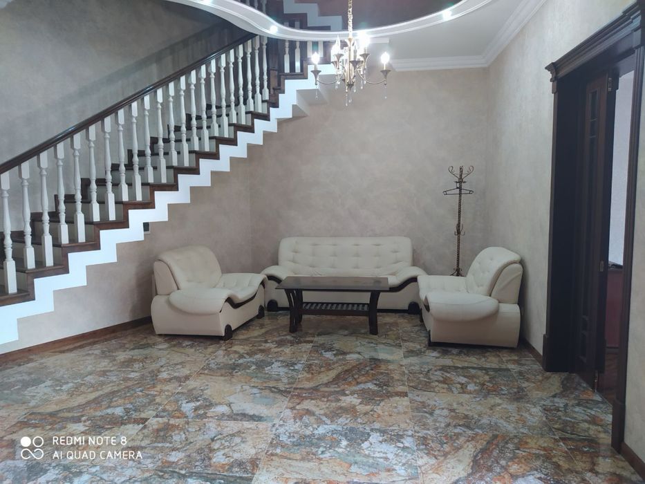 Сдается Срочно Яккасарайский р-н шикарный болшой дом