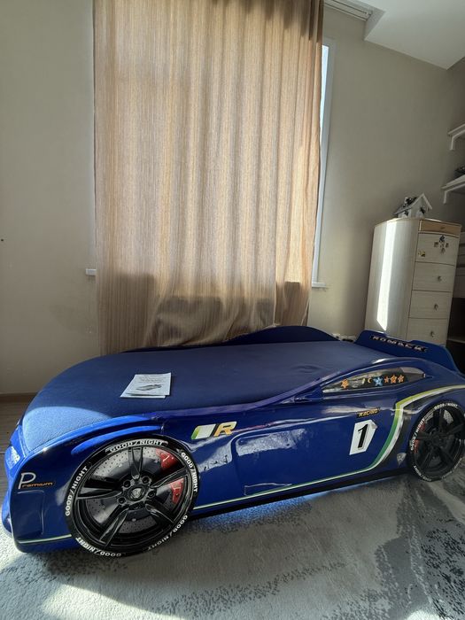 Кровать детская машина