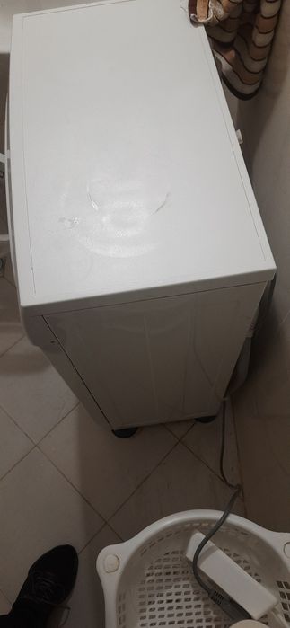 Продавам компактна пералня Samsung 3кг слим,дьлбочина 40см.