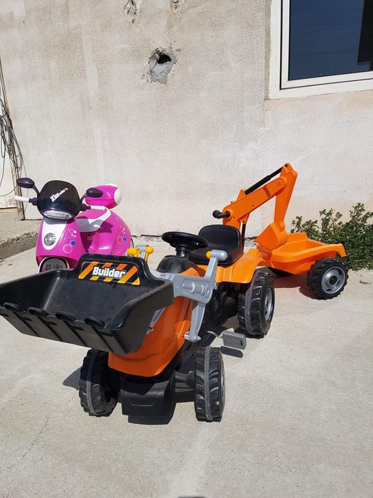 Scuter electric roz pentru fetite