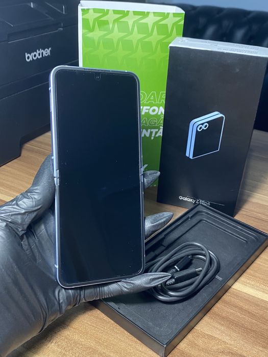 Samsung Galaxy Z Flip6 • 256 GB • Blue
