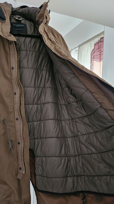 Parka barbati noua, fara eticheta, marimea L, dar se potriveste la M,