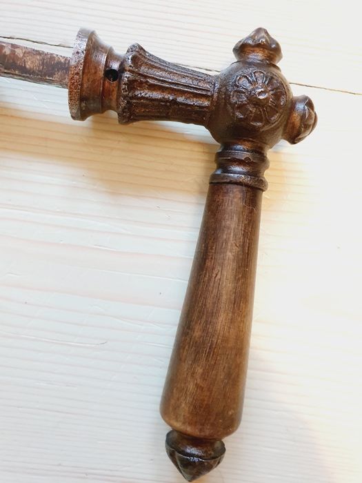 Mânere antice deosebite metal și lemn