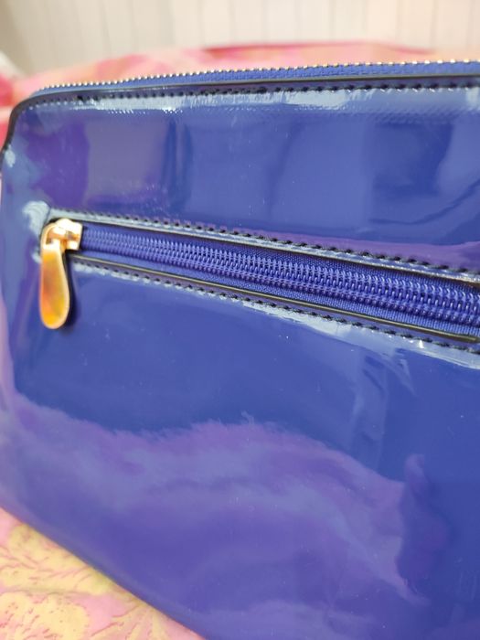 Турско синя нова чантичка лачена и черна