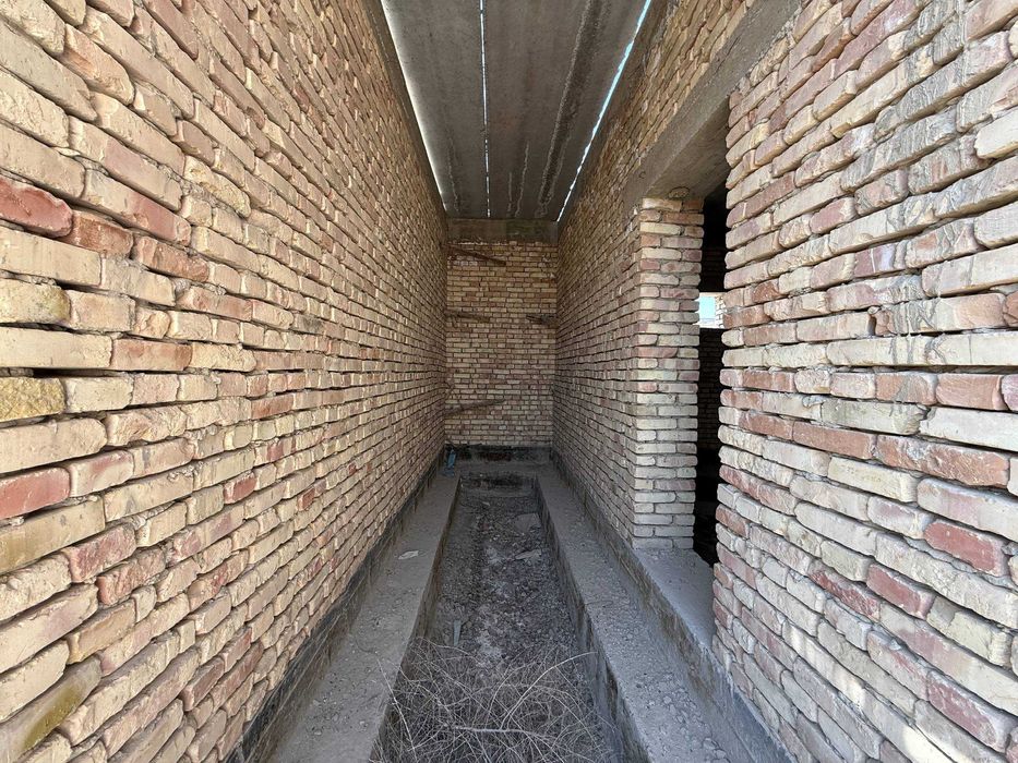 TAYYOR 6 SOTIQLI QURILISHI tuganlanmagan hovli sotiladi