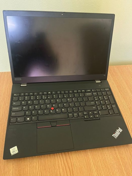 Laptop Lenovo ThinkPad T15
cu procesor Intel Core i7-8550U pana la 4.0
