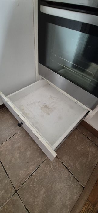 Кухня с мивка , котлони и аспиратор