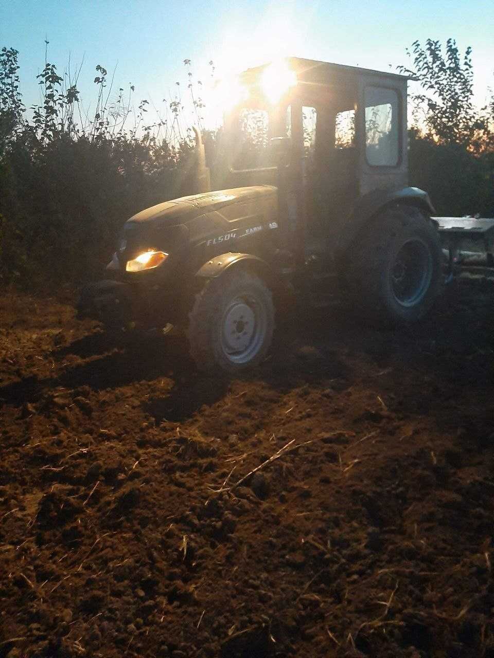 Farmled 504 traktor